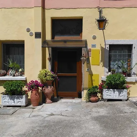 Casa Iole فندق